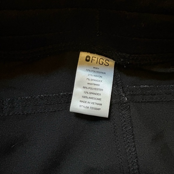 FIGS Black Scrub Set Women's L Casma Top M Petite Pants Kade Cargo Straight Leg✅ - Picture 4 of 4